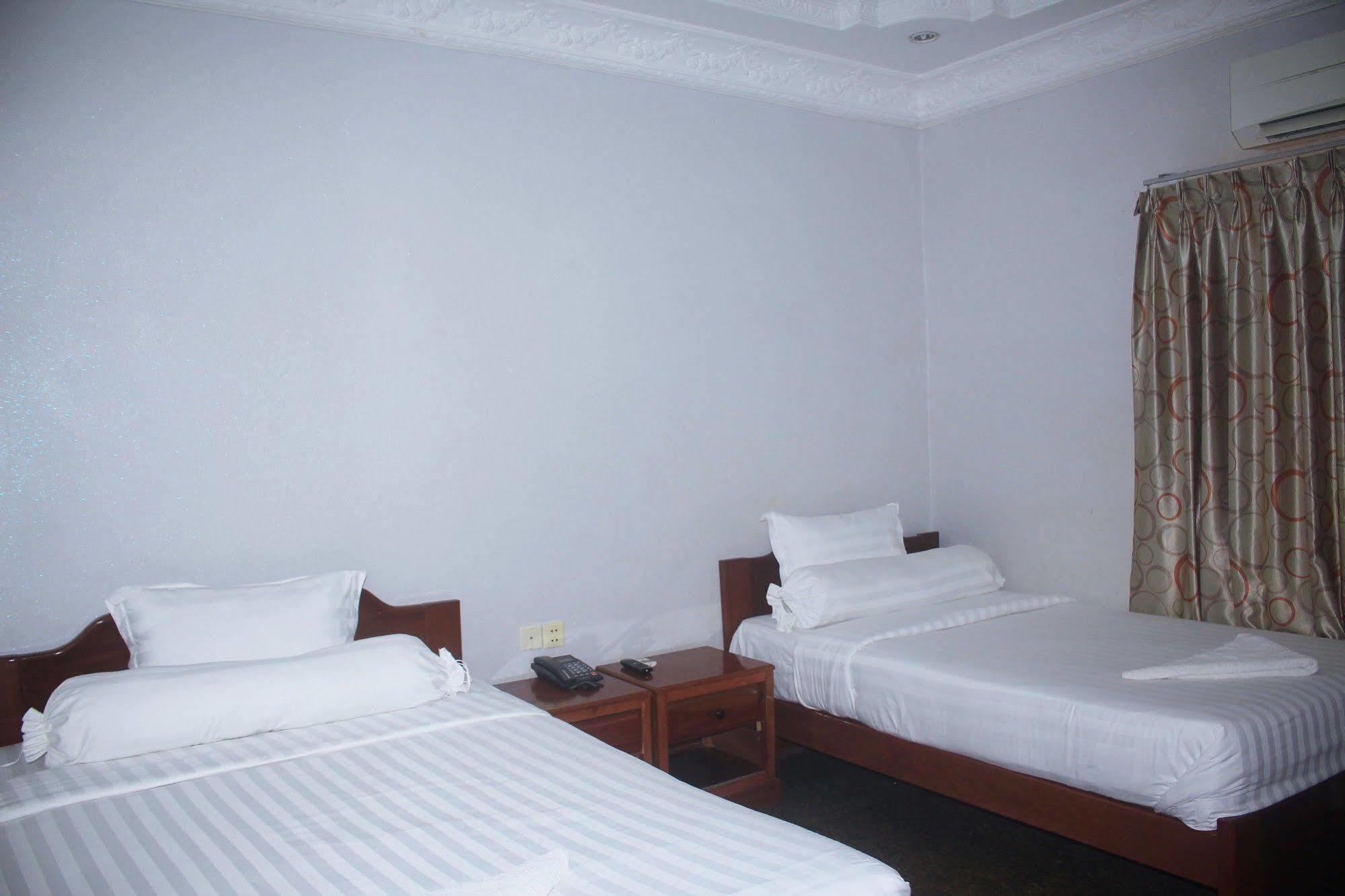 7 Makara Hotel Kompong Cham Extérieur photo